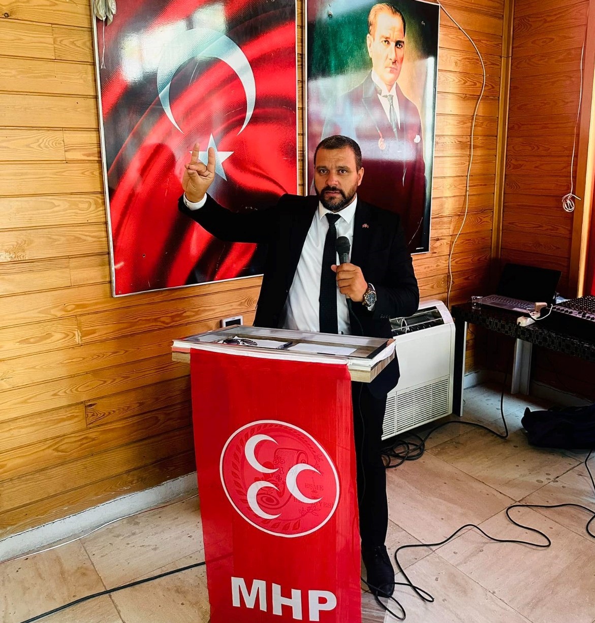 MHP Eşme İlçe Başkanı İstifa etti