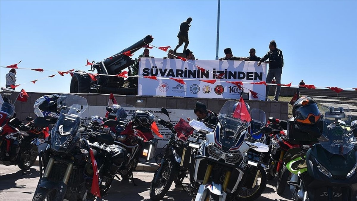 "Süvarinin izinden" giden motosikletçiler Büyük Taarruz'u anıyor