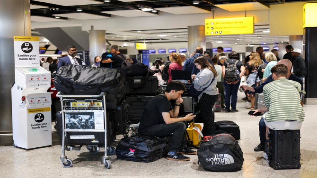 İngiltere'de havayolları felce uğradı. Binlerce yolcu mağdur olacak