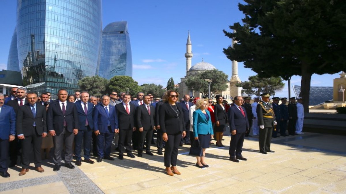 Azerbaycan’da 30 Ağustos Zafer Bayramı 101. yılında törenle kutlandı