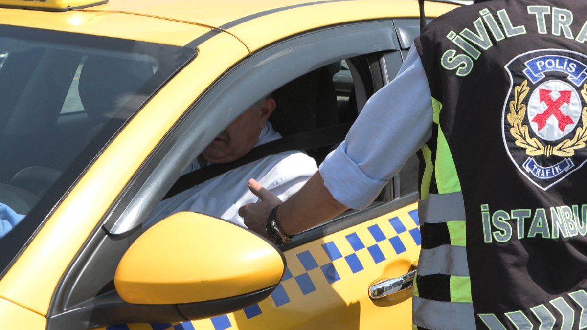 Eminönü'nde taksimetresini açmayan taksiciye 2 bin lira ceza kesildi
