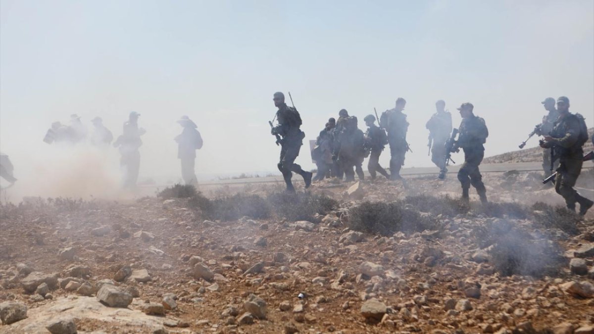 İsrail askerleri Filistinlilere saldırdı
