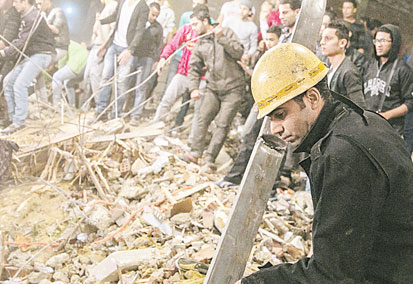 Mısır’da bina  çöktü: 12 ölü