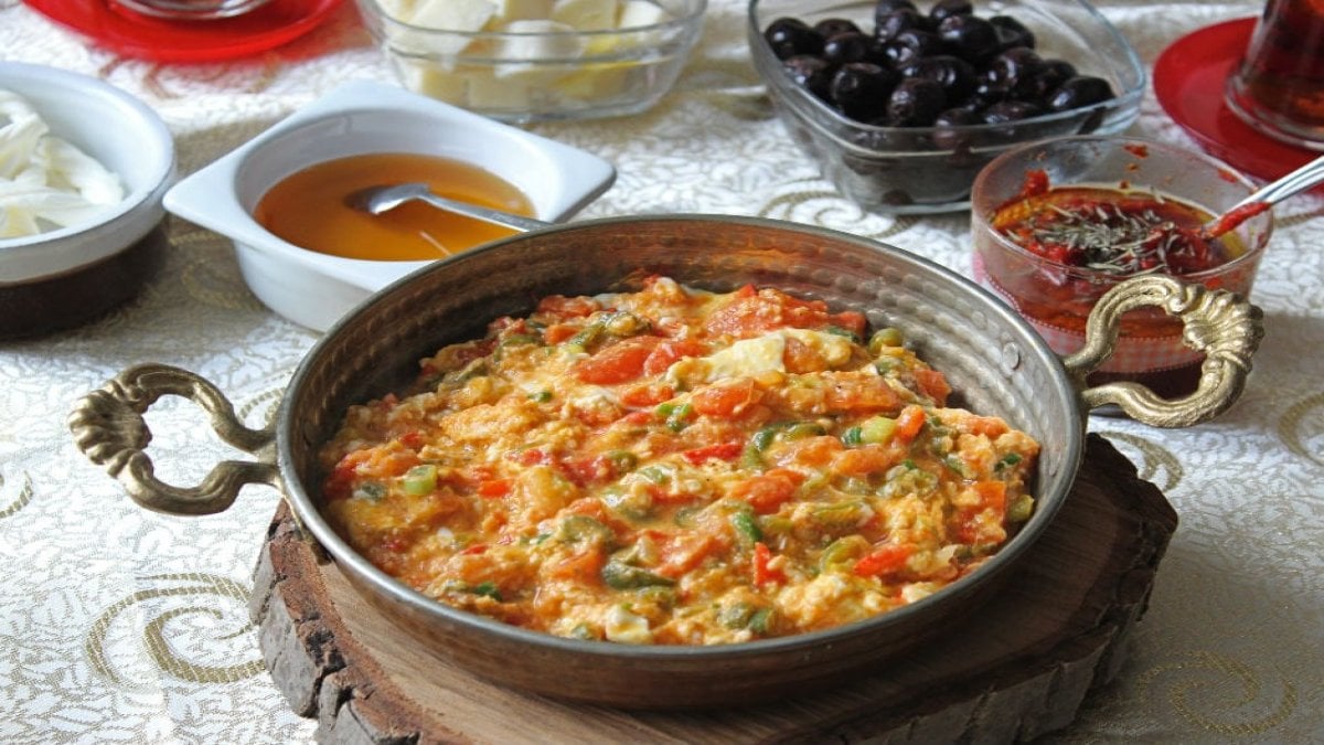 Menemen nasıl yapılır? Menemen tarifinin malzemeleri neler?