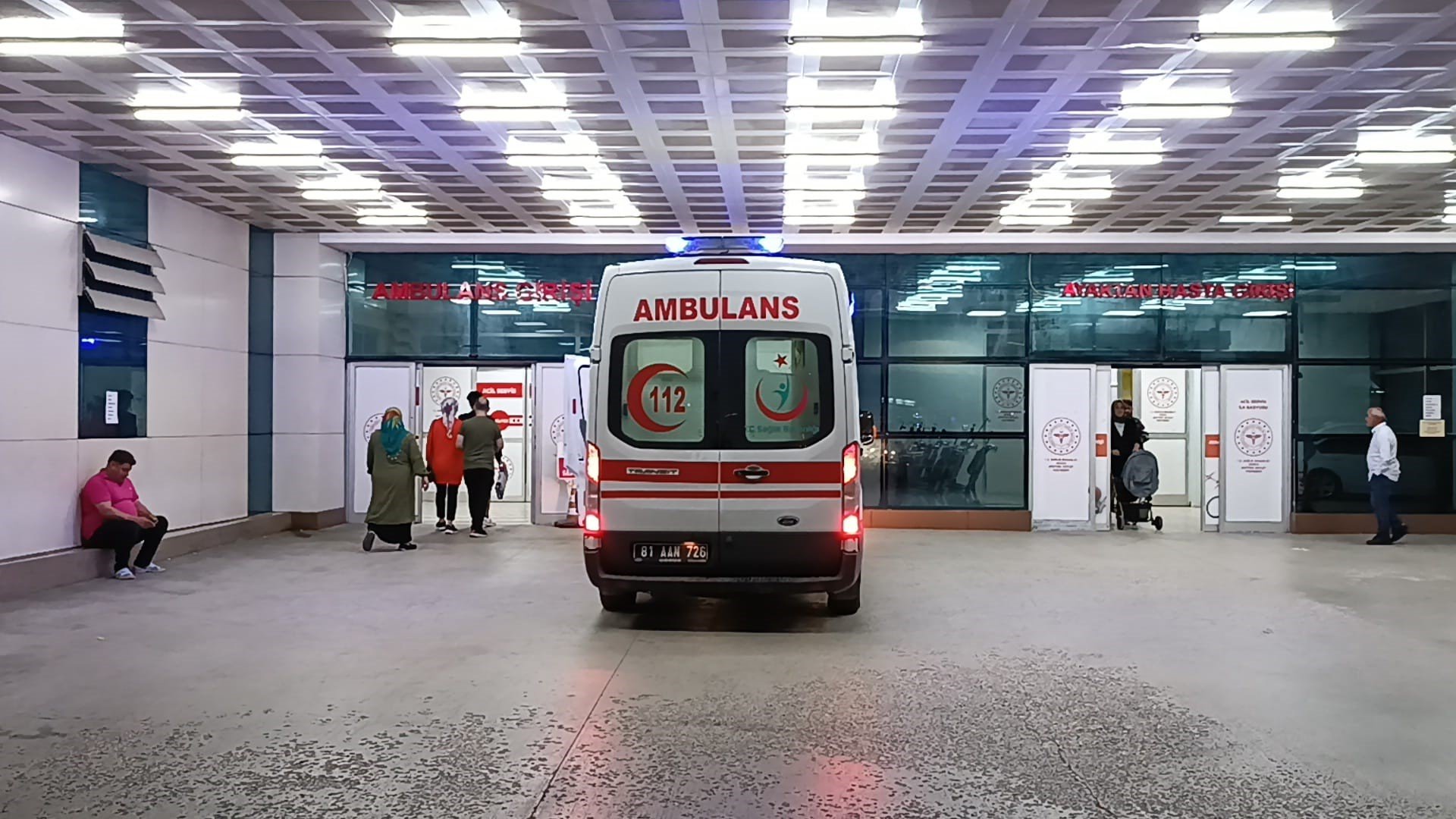 Tarlaya uçan motosiklet sürücüsü ağır yaralandı