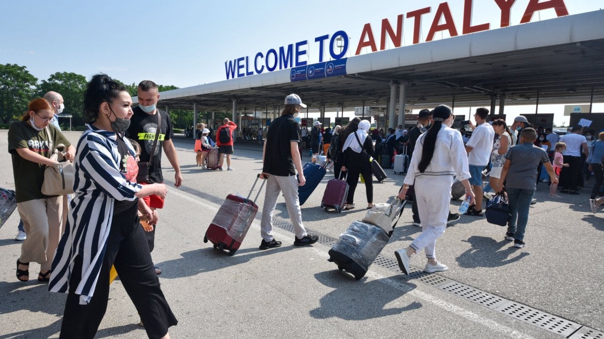 Rusya: Türkiye’yi ziyaret eden turist sayısı 2022’yi geçecek