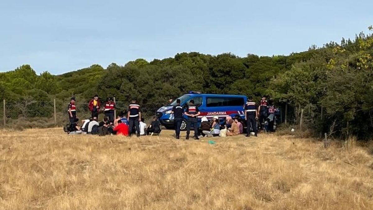 Çanakkale’de minibüste 34 Suriyeli sığınmacı yakalandı