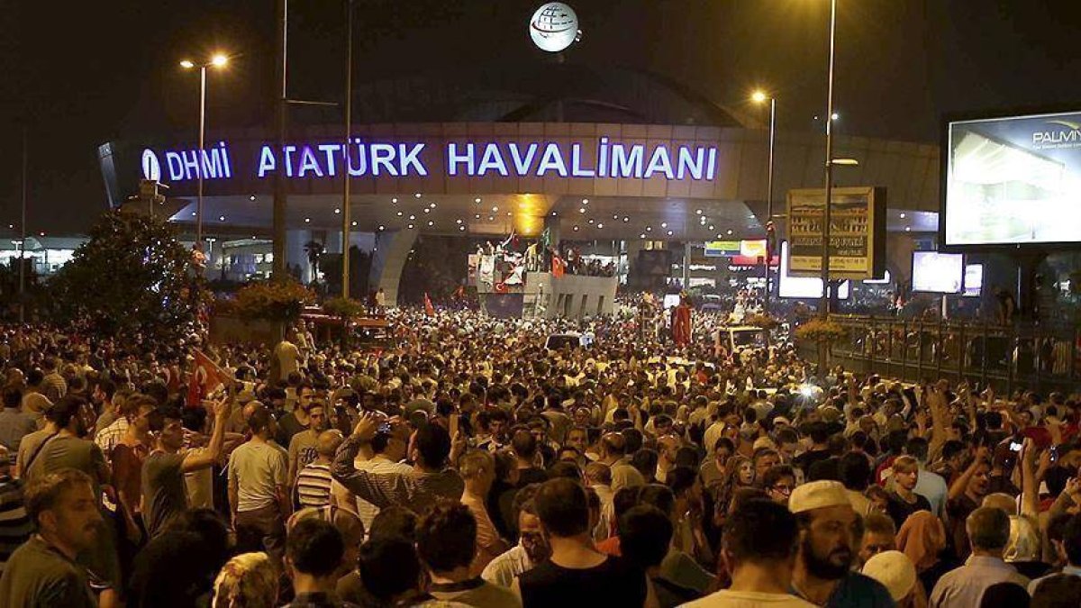 Atatürk Havalimanı işgal girişimi davasında 19 sanığa müebbet
