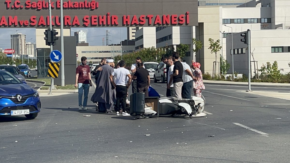Başakşehir'de motosiklet kazası: Sürücü ağır yaralandı
