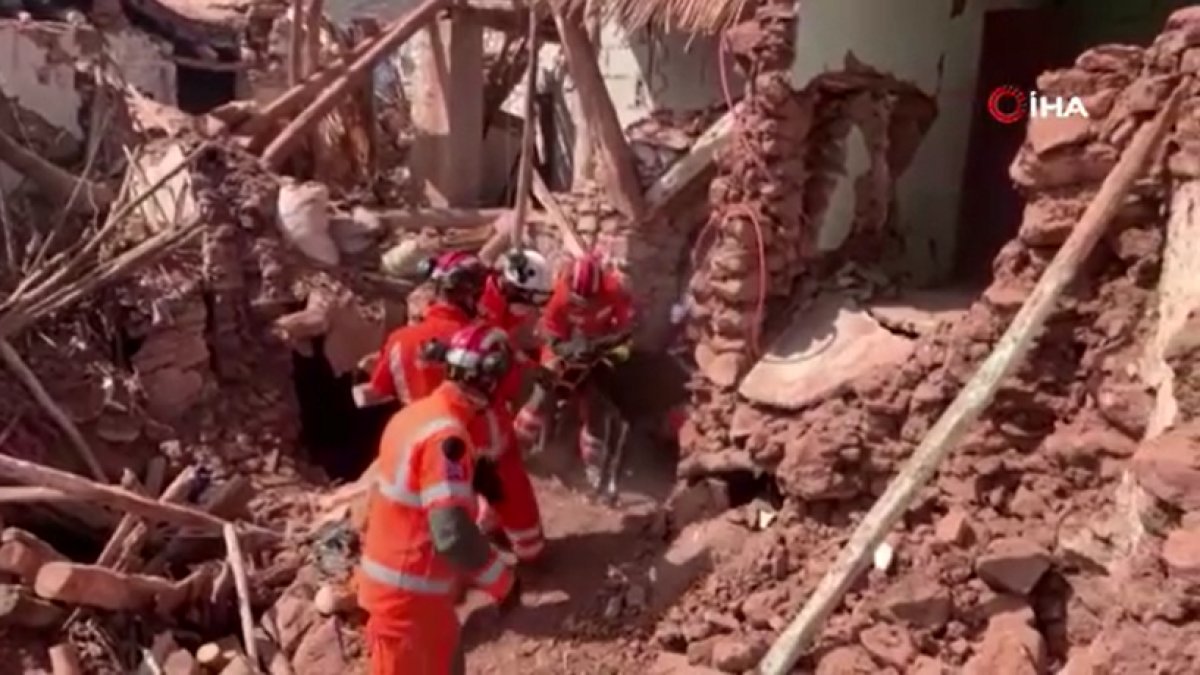 Fas'ta depremin 10. gününde enkaz altından eşek çıkarıldı