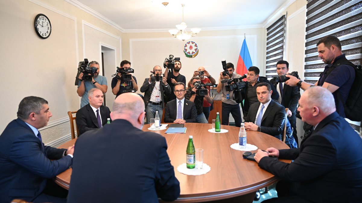 Azerbaycanlı yetkililer ile Karabağ'daki Ermeni nüfusun temsilcileri arasında görüşmeler başladı