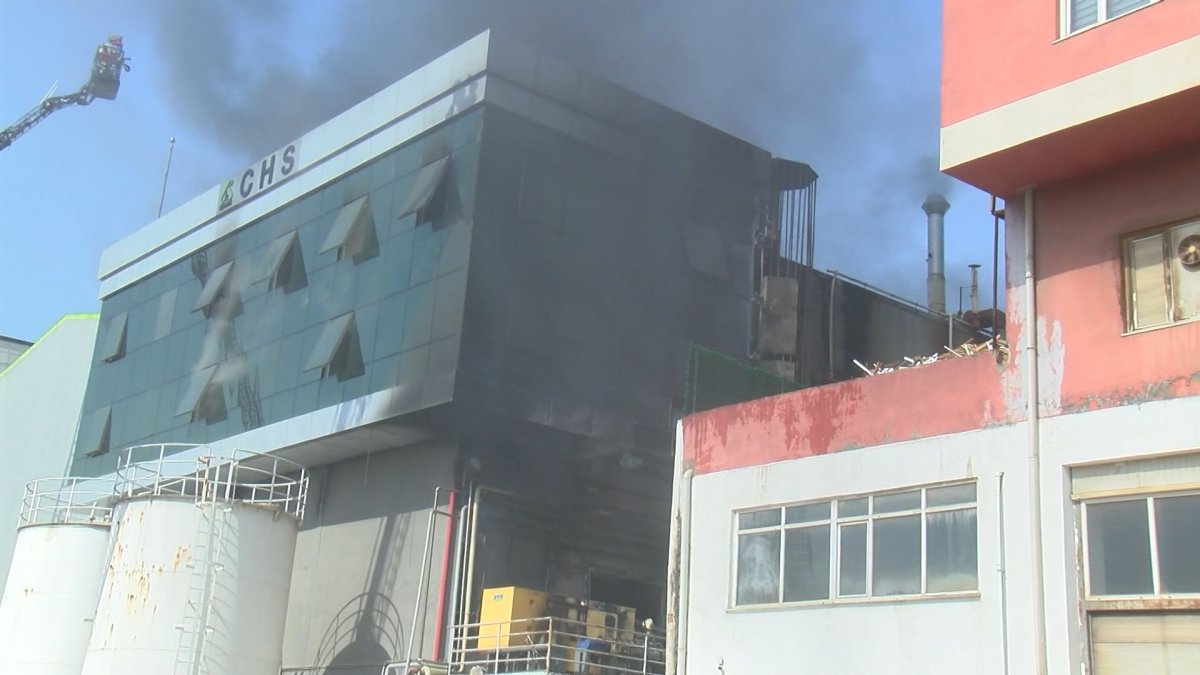 Tuzla'da endüstriyel yağ üretimi yapan fabrikada yangın