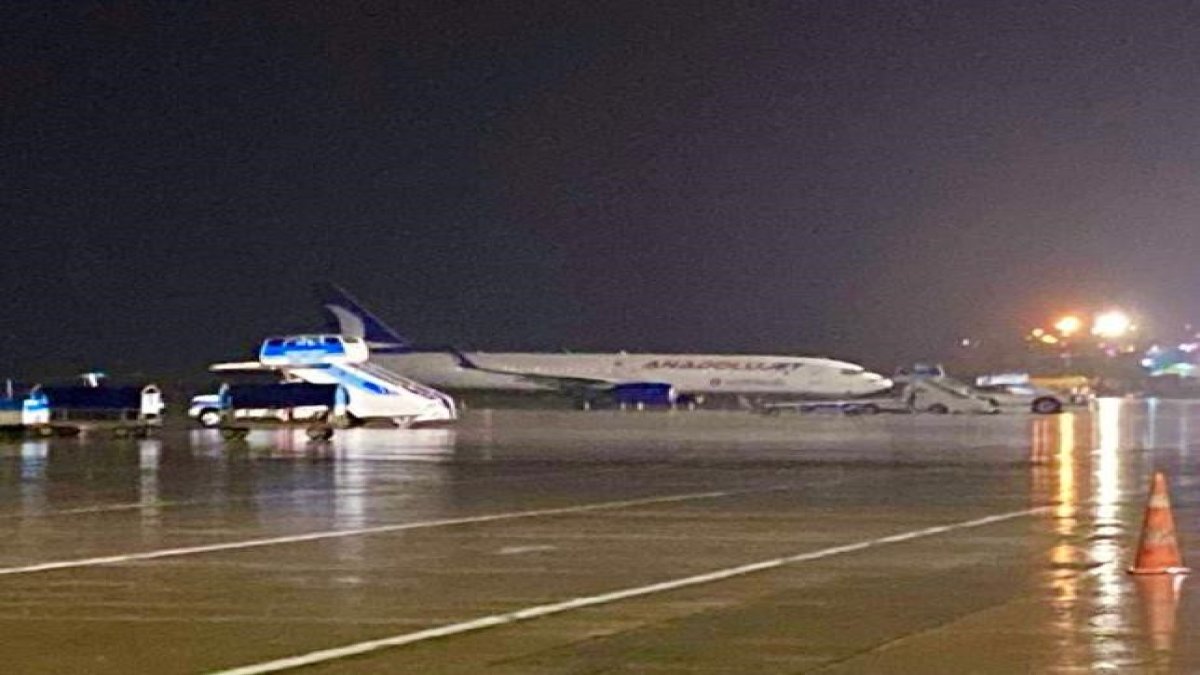 Yıldırım isabet eden uçak Trabzon’a mecburi iniş yaptı
