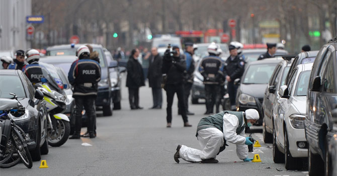 Paris’te karikatür  dergisine silahlı saldırı: 12 ölü