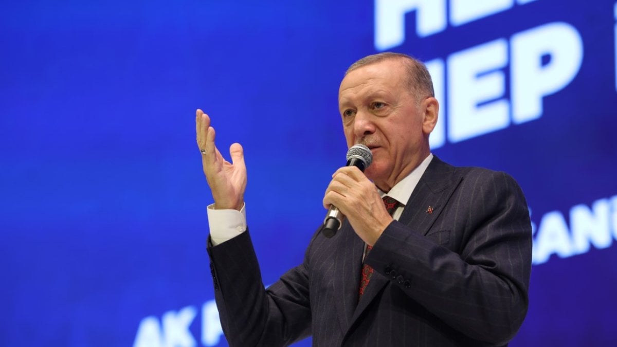 Cumhurbaşkanı Erdoğan yeniden AKP Genel Başkanı seçildi