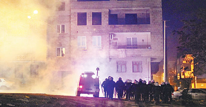 Polise ateş açan PKK’lı hainler 1 sivili yaraladı