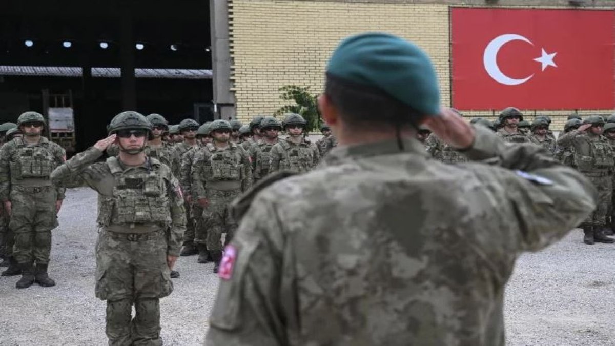 Türk askerine zor dönemde zor görev. KFOR komutanlık görevi yarın başlıyor