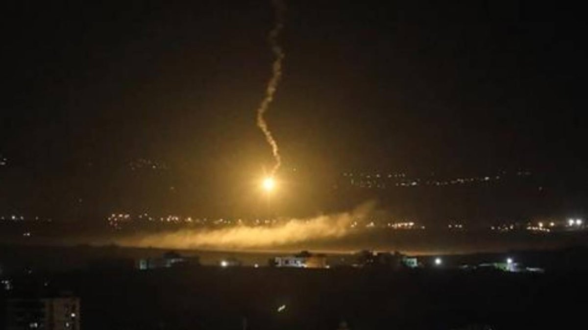 İsrail, Suriye'den roket atılmasının ardından karşılık verildiğini duyurdu