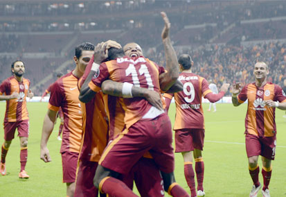 Galatasaray Rizespor’u ilk yarı golleriyle geçti