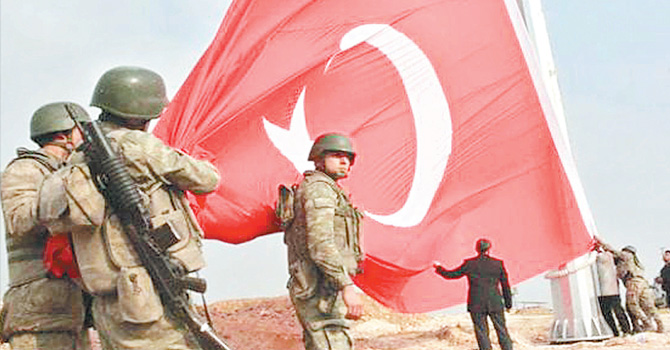 Suriye sınırına dev Türk bayrağı