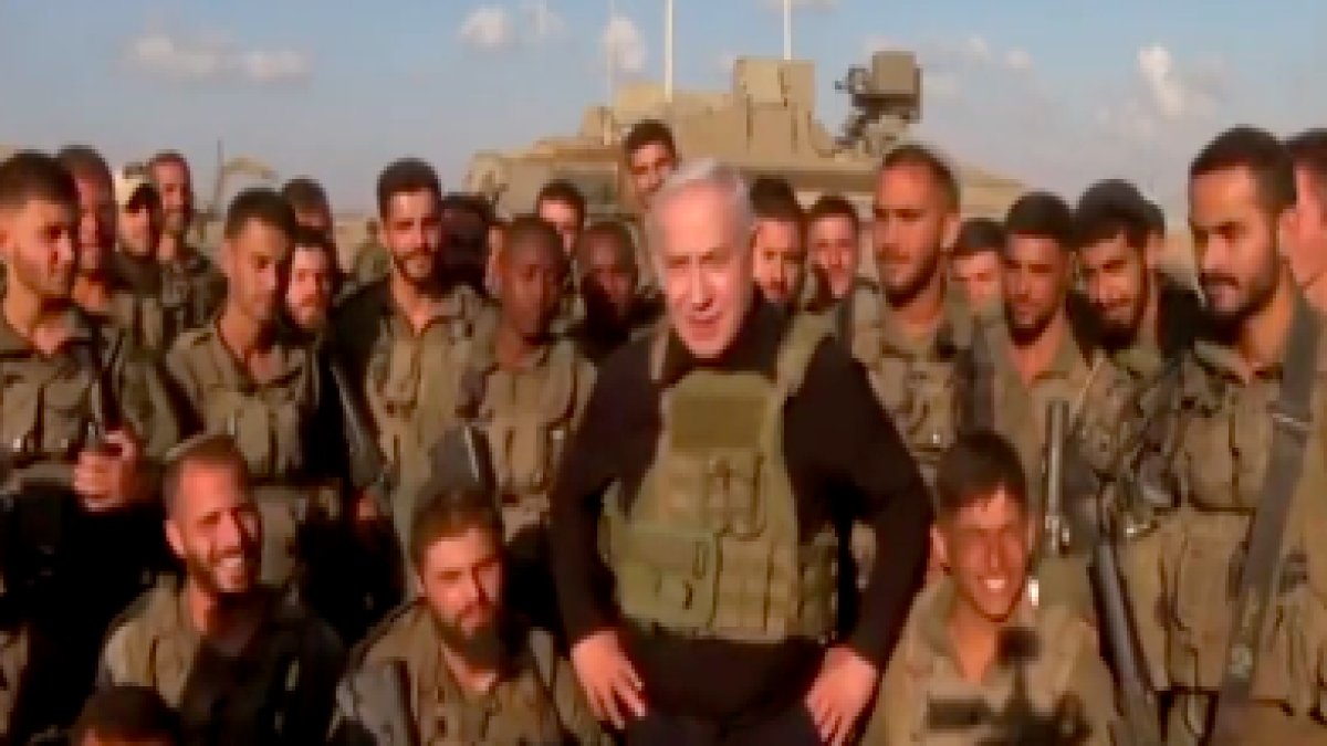 Gazze sınırındaki askerleriyle bir araya gelen Netanyahu, kara operasyonuna hazırız mesajı verdi