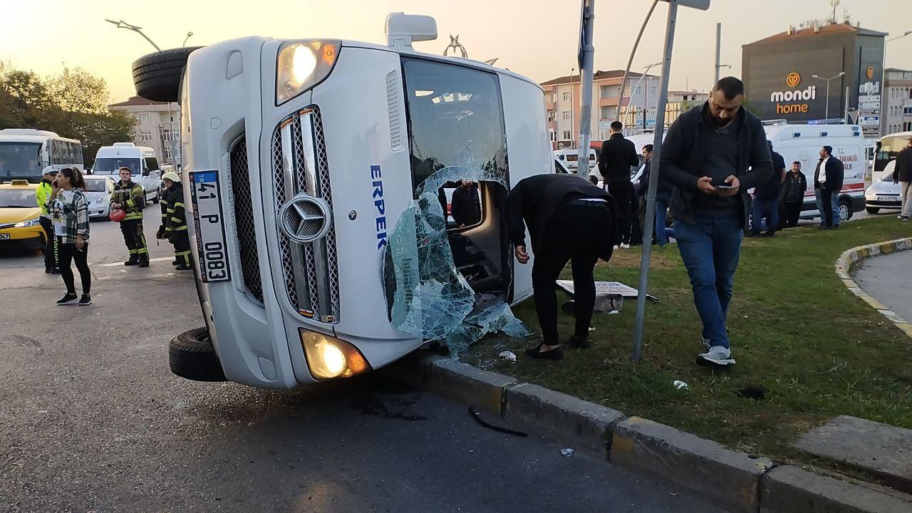 Kocaeli’de işçi servisi ile otobüs çarpıştı: Yaralılar var