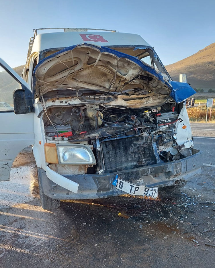 Kayseri’de feci kaza 15 yaralı