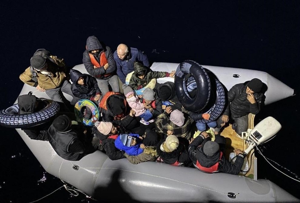 Ayvacık açıklarında 19 kaçak göçmen yakalandı