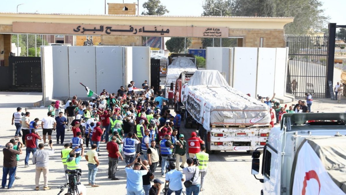 Refah Sınır kapısından ikinci yardım konvoyu da geçti