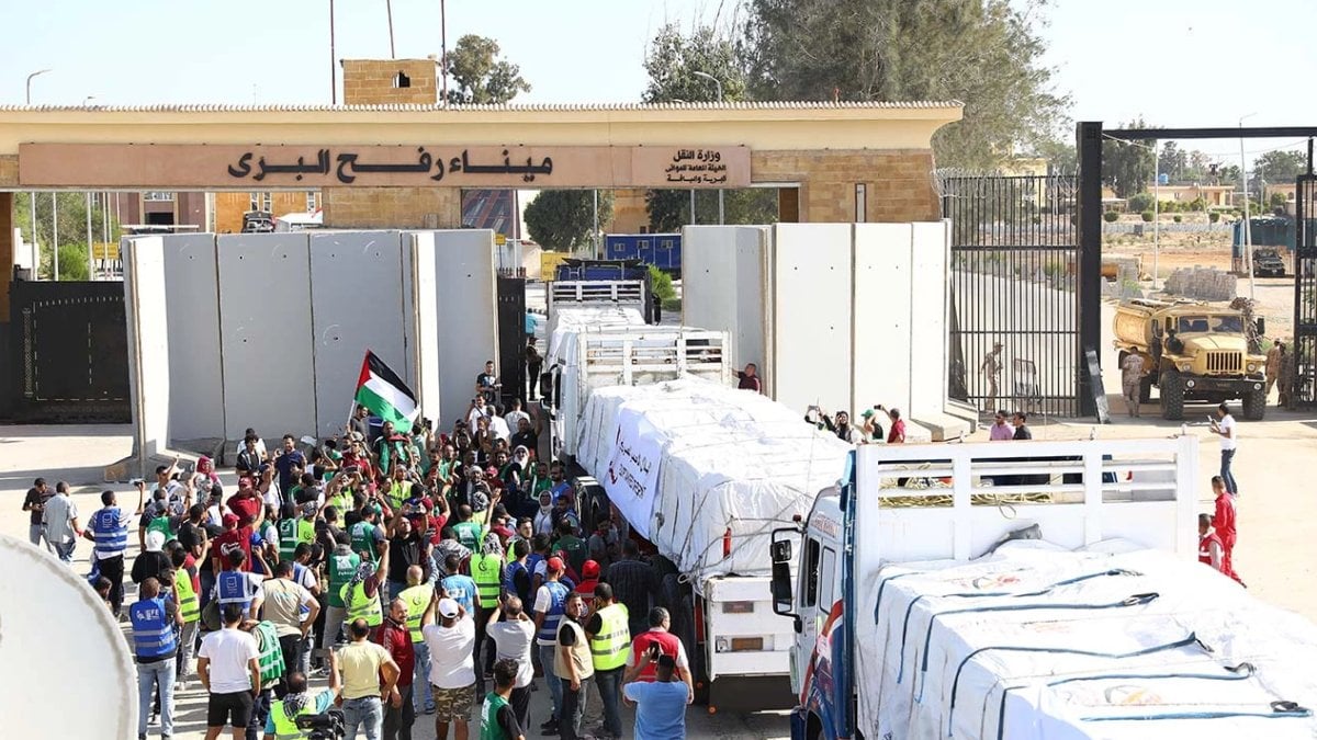 Refah Sınır Kapısı’ndan Gazze’ye 14 tır daha geçti