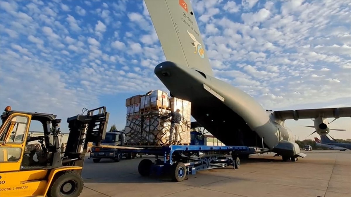 Gazze'ye sağlık malzemeleri askeri uçakla gönderildi
