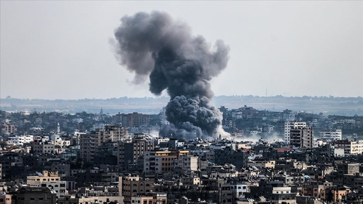 İsrail Gazze'de Şifa Hastanesi yakınını vurdu