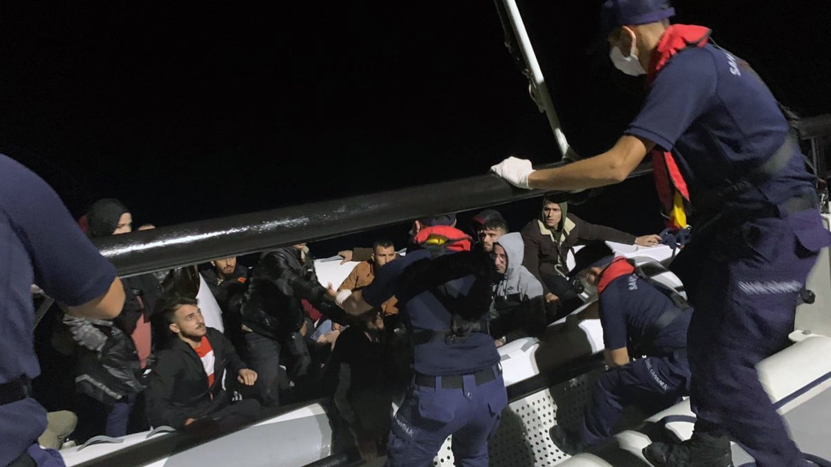 Marmaris’te 22 düzensiz göçmen kurtarıldı