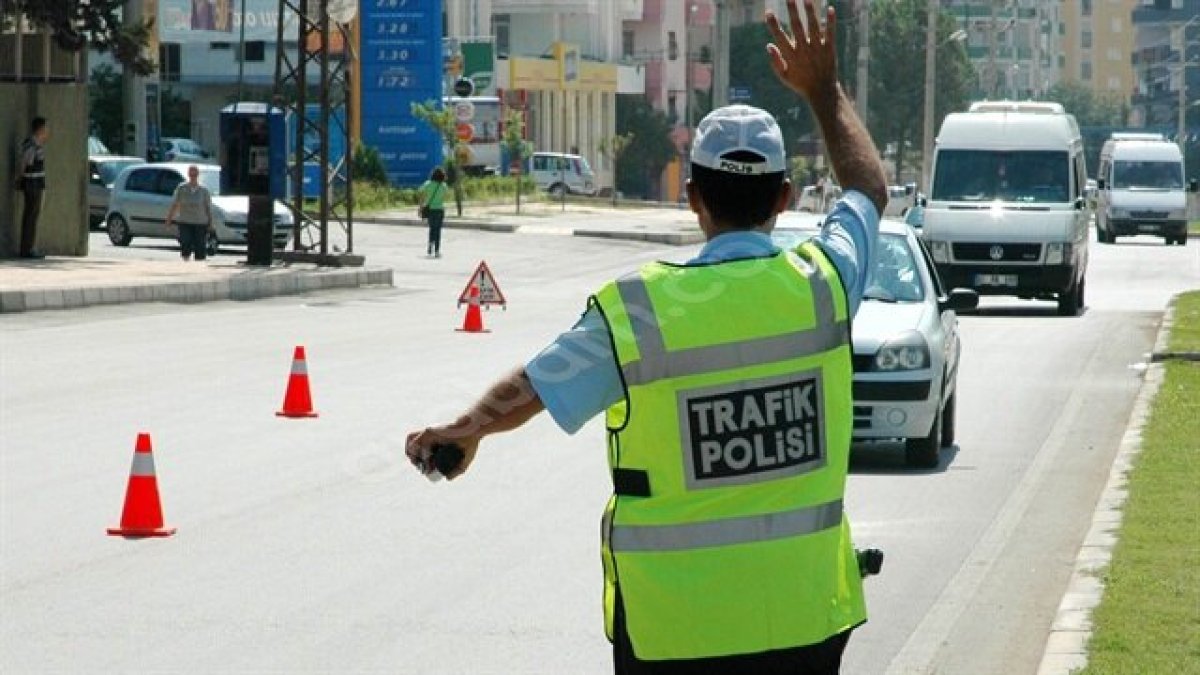 Polisten 'dur' ihtarına uymayan sürücüye 60 bin 819 lira ceza