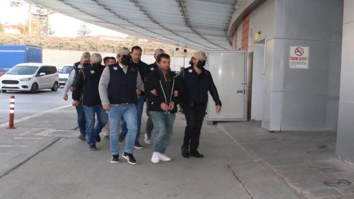 Eskişehir'de 4 FETÖ şüphelisine gözaltı