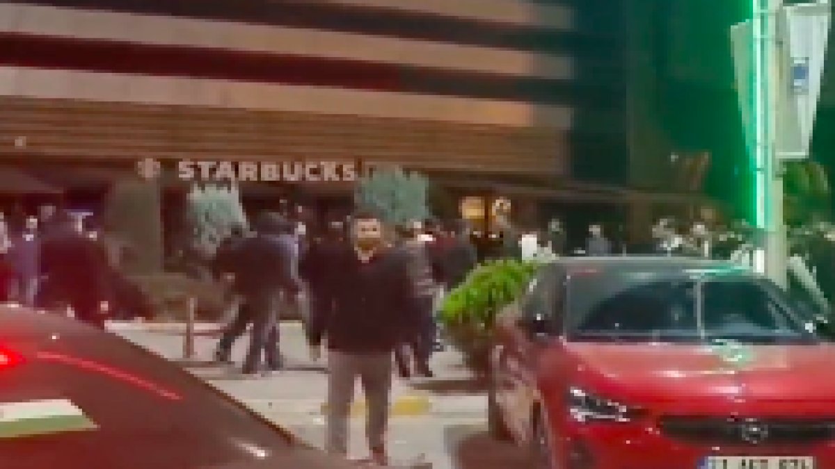 Diyarbakır'da Starbucks şubelerine saldırı