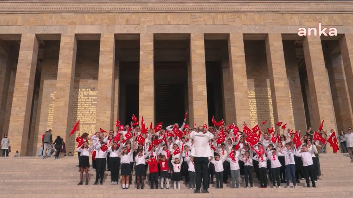 Müzik öğretmeninden 'Cumhuriyet 100' yaşında marşı
