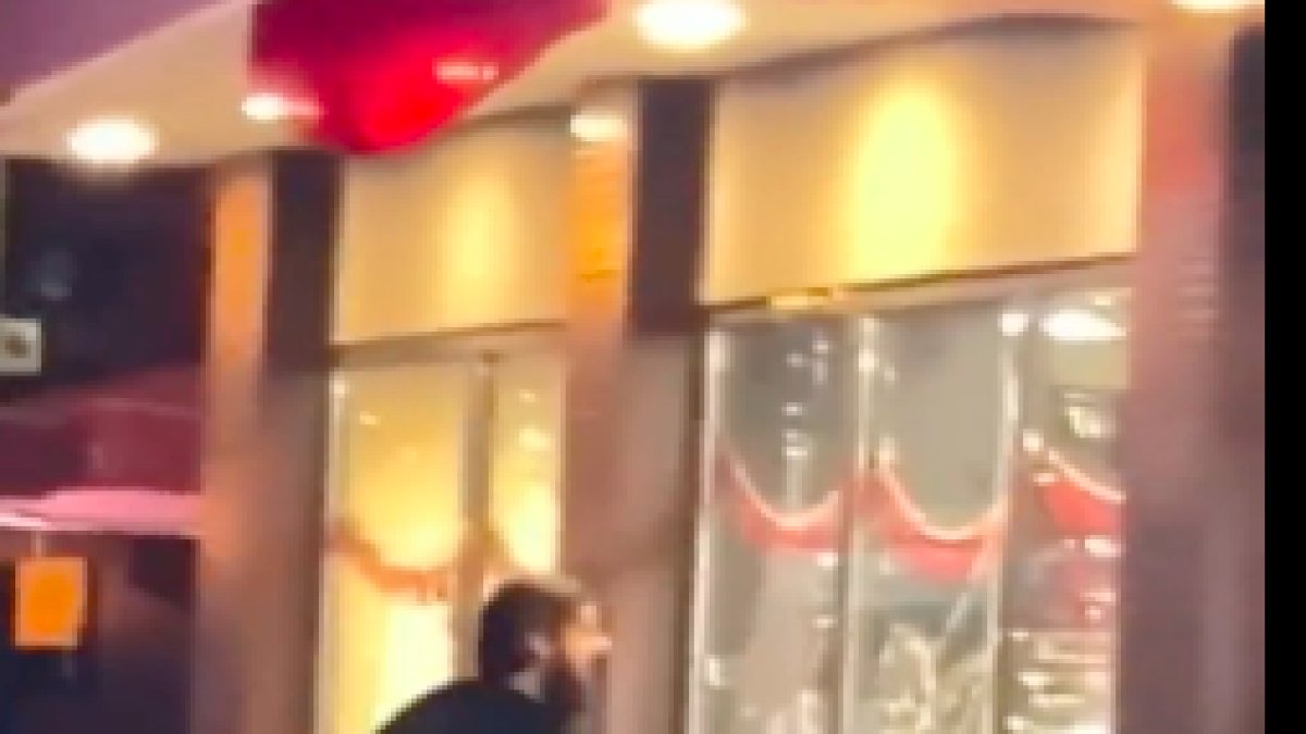 Mersin'de McDonalds şubesine baltalı saldırı