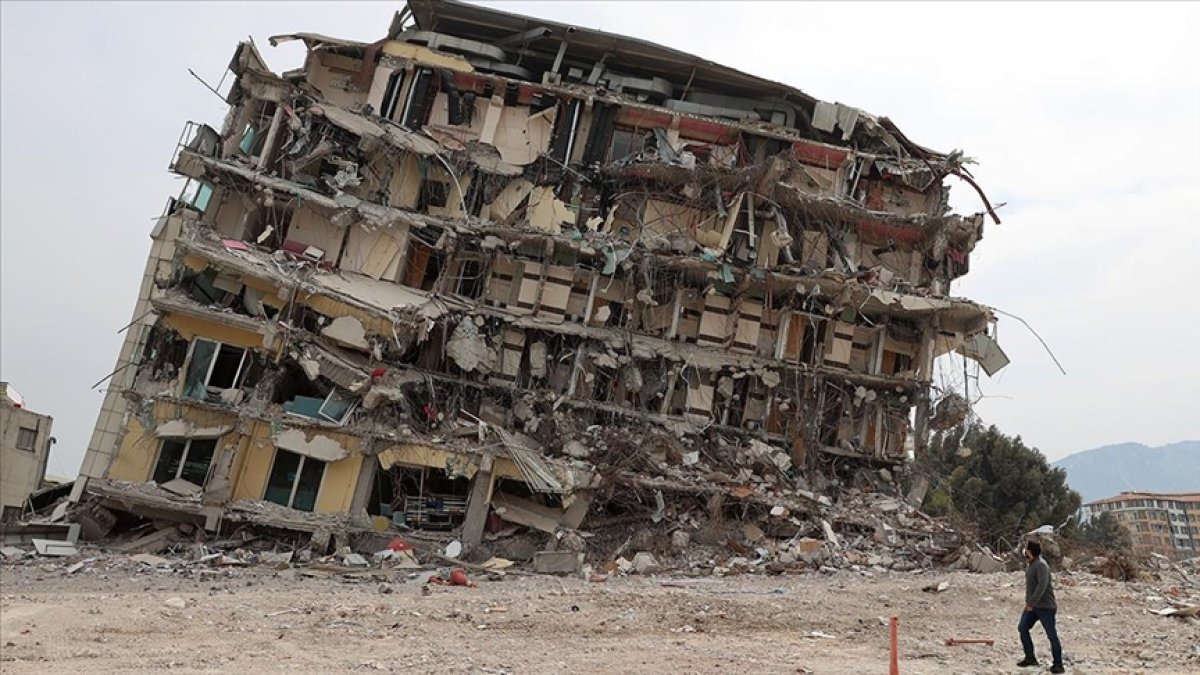 Deprem'de 30 kişinin hayatını kaybettiği Koray Apartmanının şantiye şefi tutuklandı