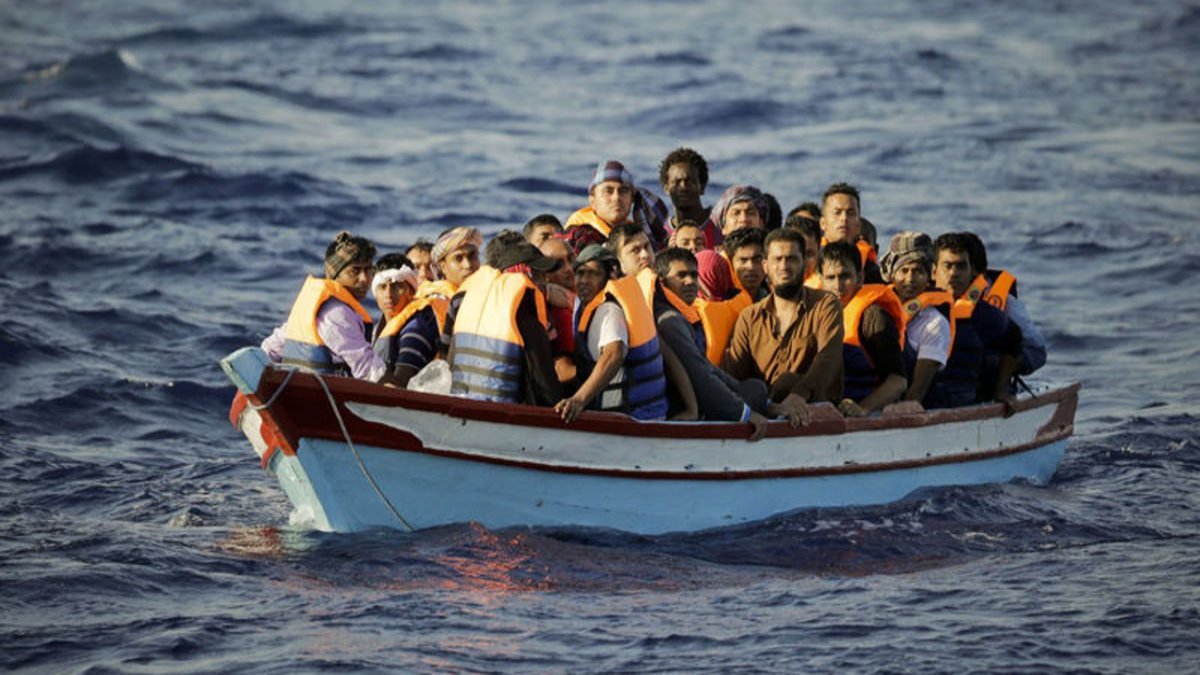 Kanarya Adaları'na göç akını: 1 ayda 15 bin düzensiz göçmen geldi
