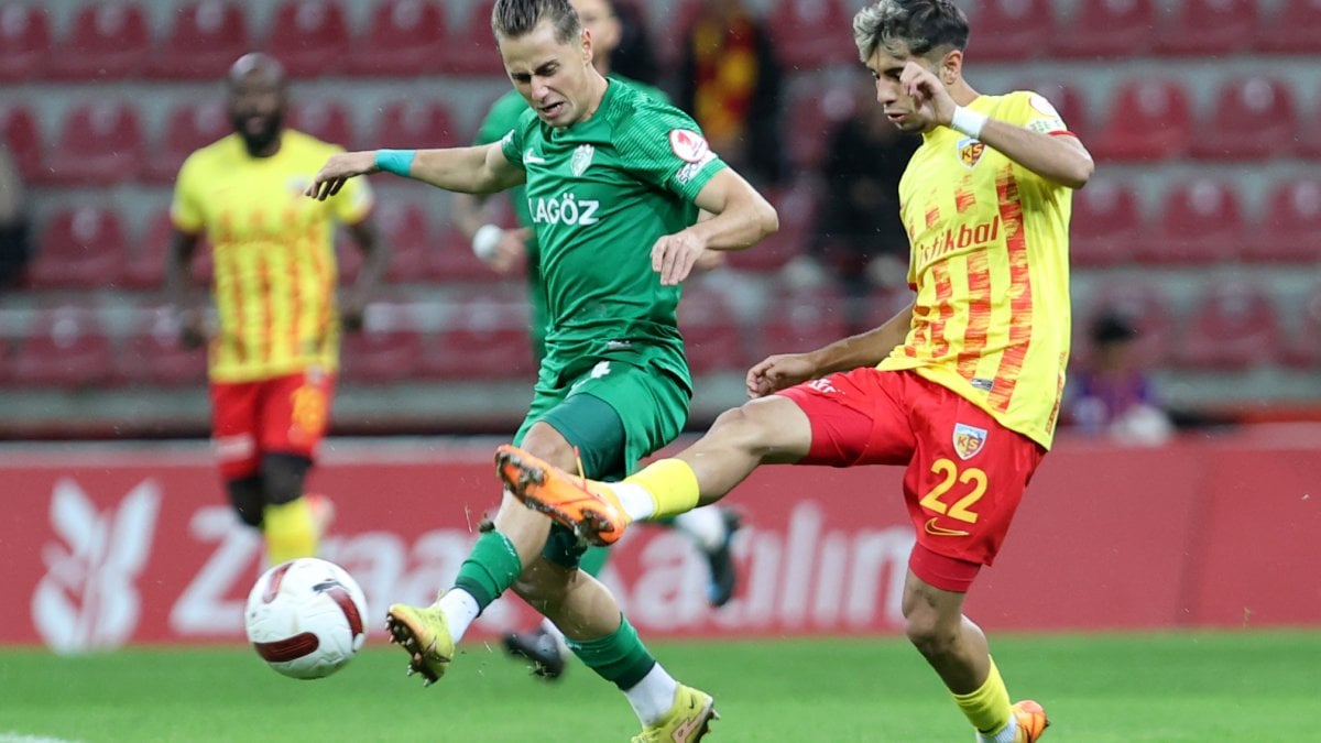 Kayserispor uzatmalarda açıldı. Evinde farklı turladı