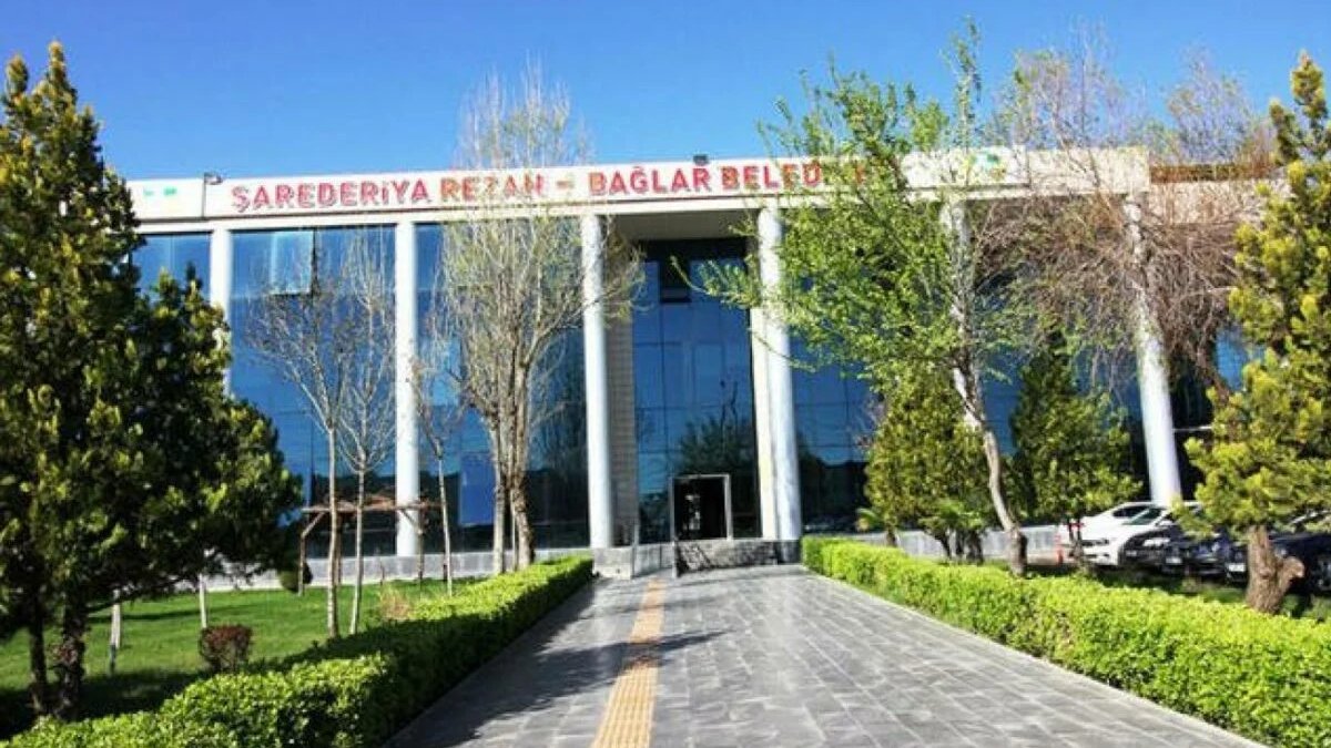 Diyarbakır’da Rüşvet Operasyonu! Belediye Başkan Yardımcısı ve Memur Tutuklandı
