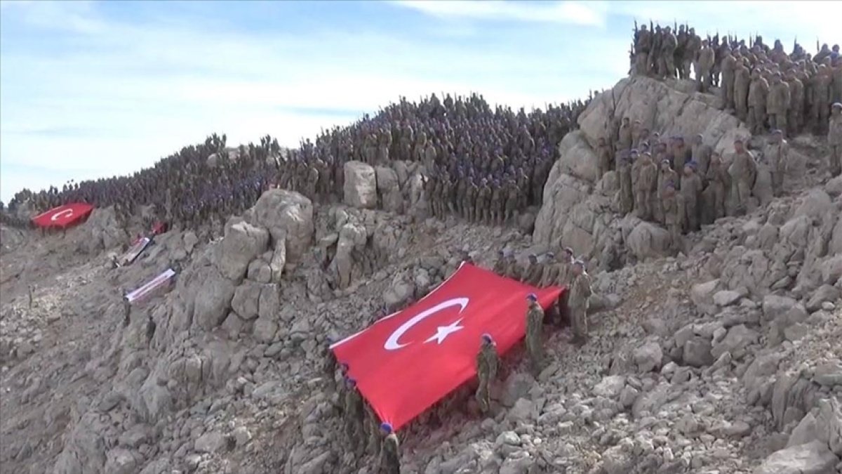 MSB paylaştı! İşte Mehmetçiğin Davraz Dağı'na tırmanış görüntüleri