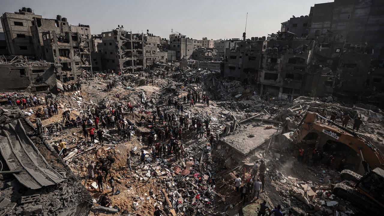 İsrail yine mülteci kampını bombaladı