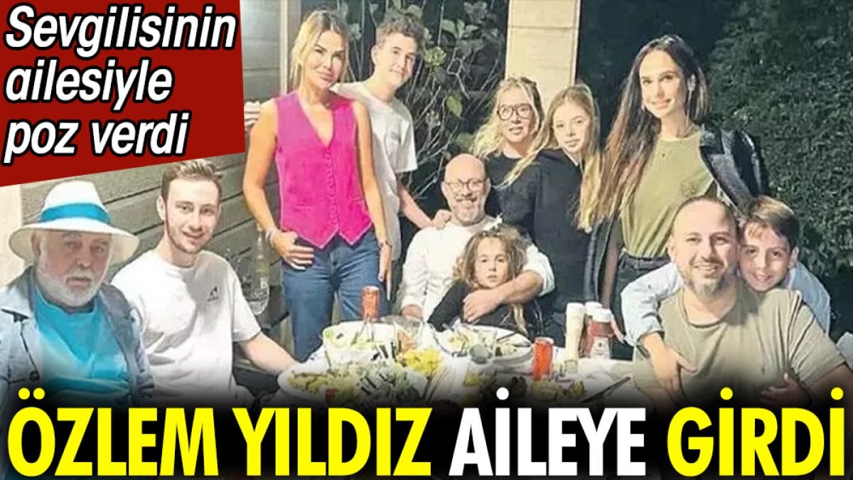 Özlem Yıldız aileye girdi. Sevgilisi Mete Vardar'ın ailesiyle poz verdi