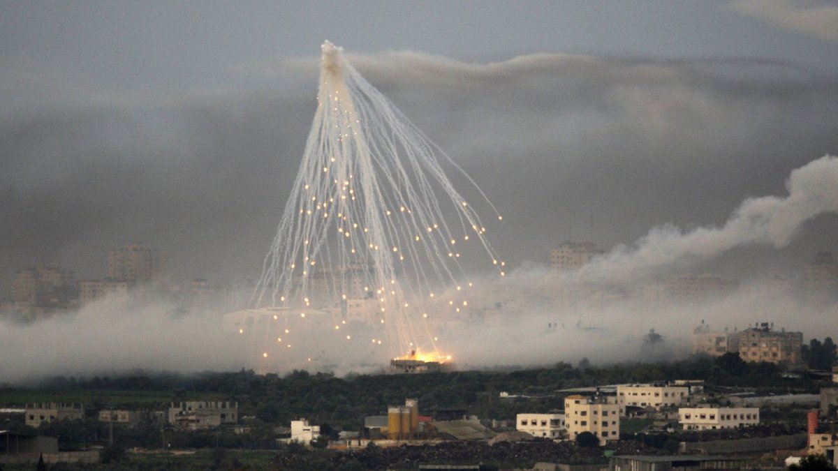 İsrail, Lübnan'a beyaz fosfor bombasıyla saldırdı