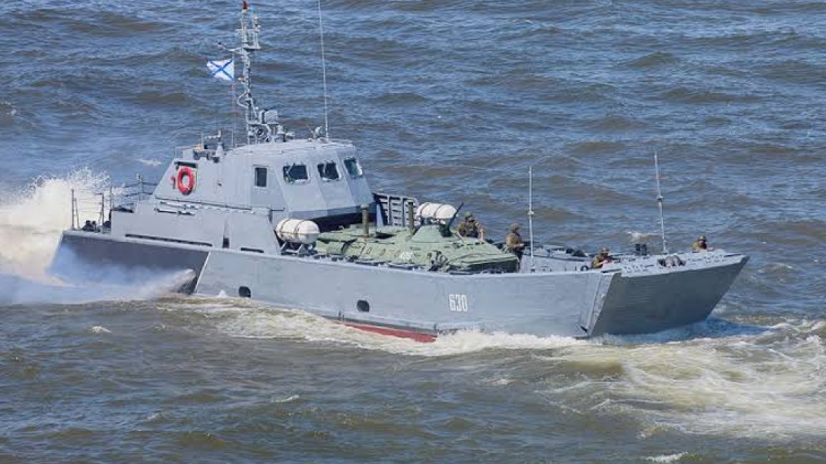 Ukrayna Rus çıkarma gemilerini vurdu