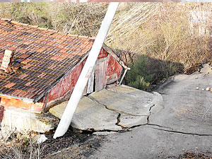 Karabük'te heyelan: 14 ev tahliye edildi