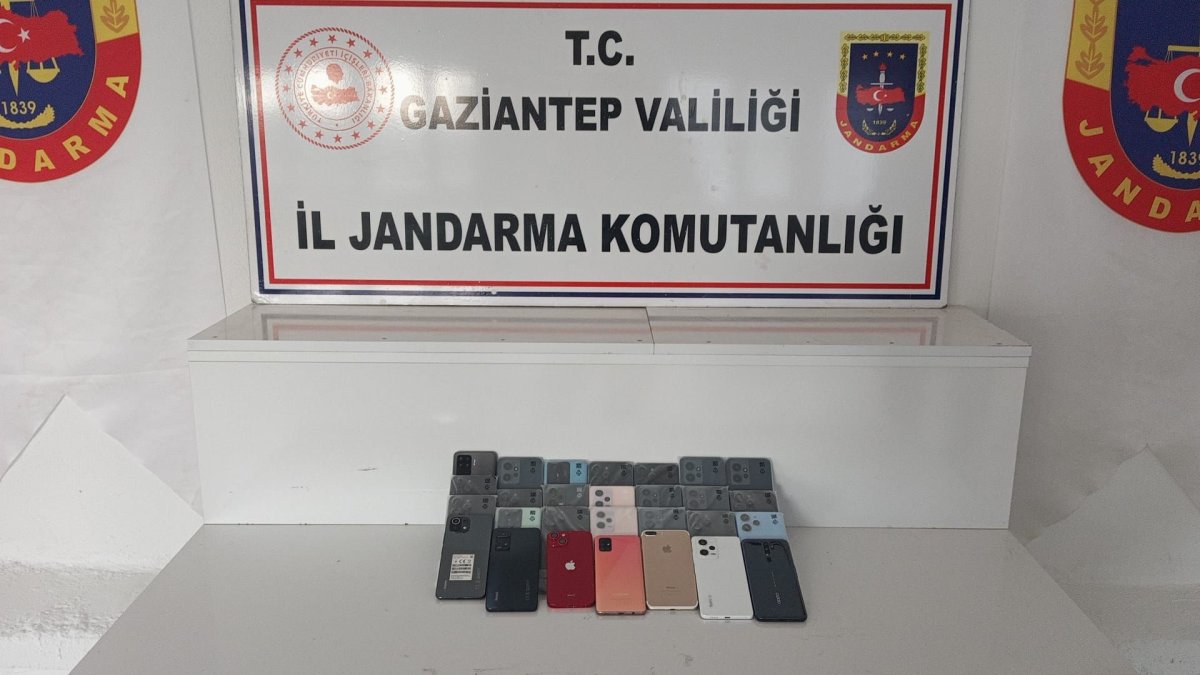 Gaziantep'te 867 bin TL değerinde kaçak telefon ele geçirildi