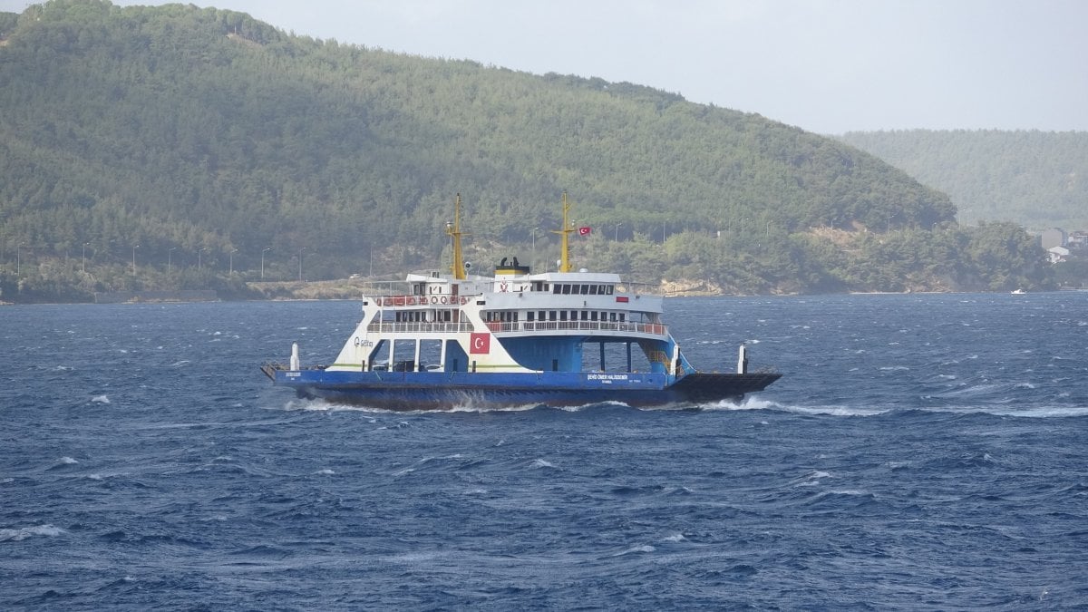 Çanakkale Boğazı’nda feribot seferleri tekrar başladı